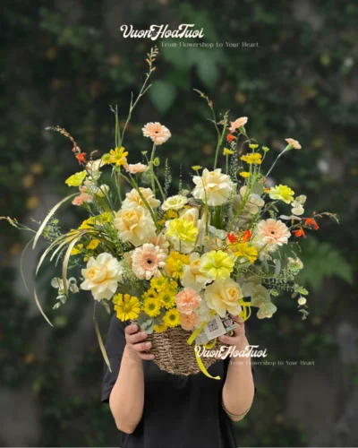 Lẵng Hoa Golden Whimsy