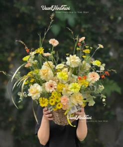 Lẵng Hoa Golden Whimsy