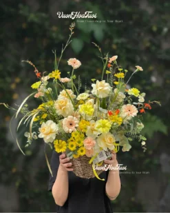 Lẵng Hoa Golden Whimsy