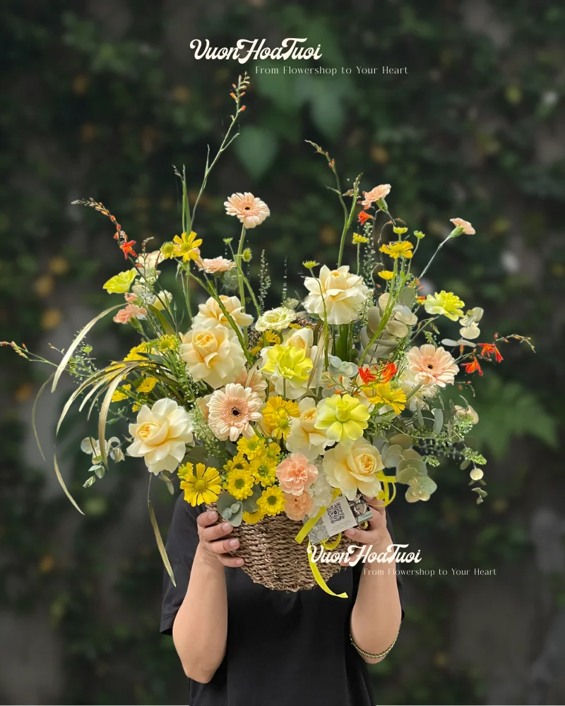 Lẵng Hoa Golden Whimsy