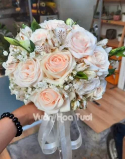 Bó hoa cưới cầm tay Hoa Hồng Kem-HCT06