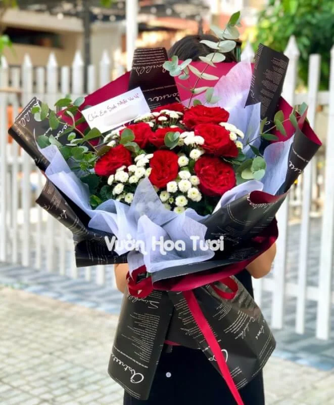 Bó hoa hồng Ohara đỏ mix calimero trắng