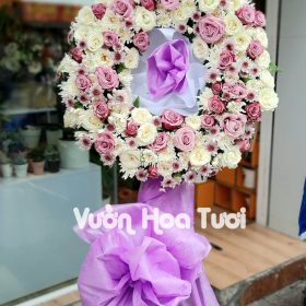 Kệ hoa chia buồn tông trắng tím