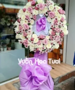 Kệ hoa chia buồn tông trắng tím