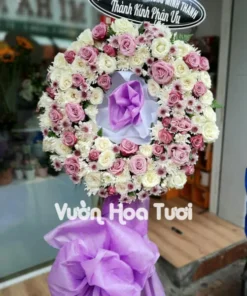 Kệ hoa chia buồn tông trắng tím