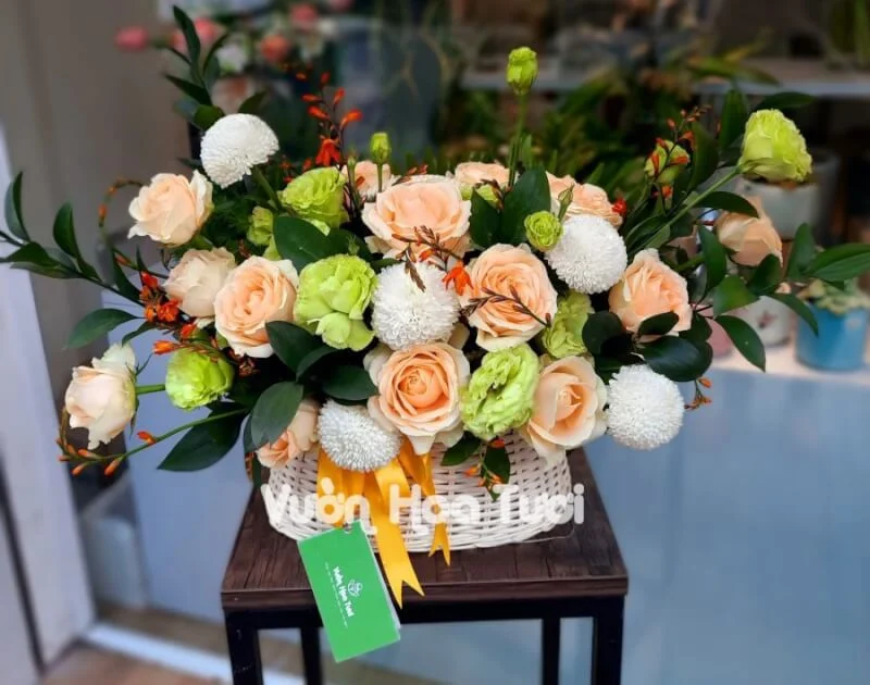 Giỏ hoa sinh nhật hồng cam mix cúc Ping Pong