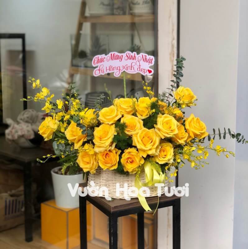 Bó hoa tone vàng tặng nam nhân dịp sinh nhật lên chức tại Hà Nội