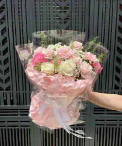 Bó Hoa Hồng Kem Dâu Sinh Nhật Vui Tươi