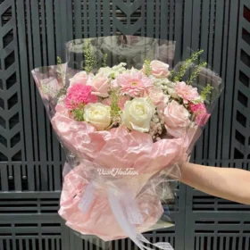 Bó Hoa Hồng Kem Dâu Sinh Nhật Vui Tươi