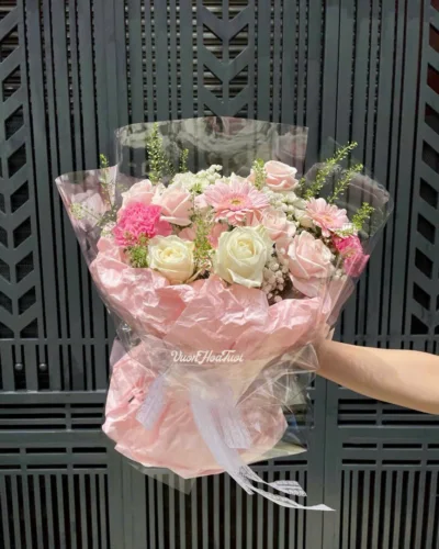 Bó Hoa Hồng Kem Dâu Sinh Nhật Vui Tươi Bó Hoa Hồng Kem Dâu Sinh Nhật Vui Tươi