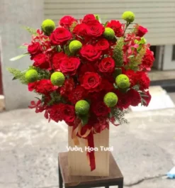 lẵng hoa hồng đỏ ping pong xanh