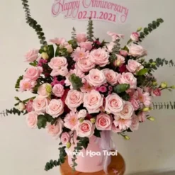 Lẵng hoa kỷ niệm hồng kem dâu