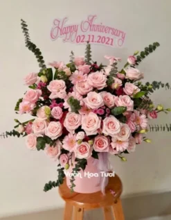 Lẵng hoa kỷ niệm hồng kem dâu