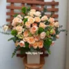 Lẵng Hoa Sinh Nhật Hồng Juliet Sinh Nhật Yêu Đời z2879045465732 e9566f02a15bca521c2e019d20df7641 scaled