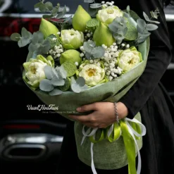 Bó hoa sen tri ân mẹ thiết kế thanh lịch và ý nghĩa từ Vườn Hoa Tươi.