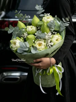 Bó hoa sen tri ân mẹ thiết kế thanh lịch và ý nghĩa từ Vườn Hoa Tươi.