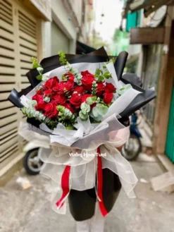 Bó Hoa Hồng Đỏ Tỏ Tình Ngày Mưa 2