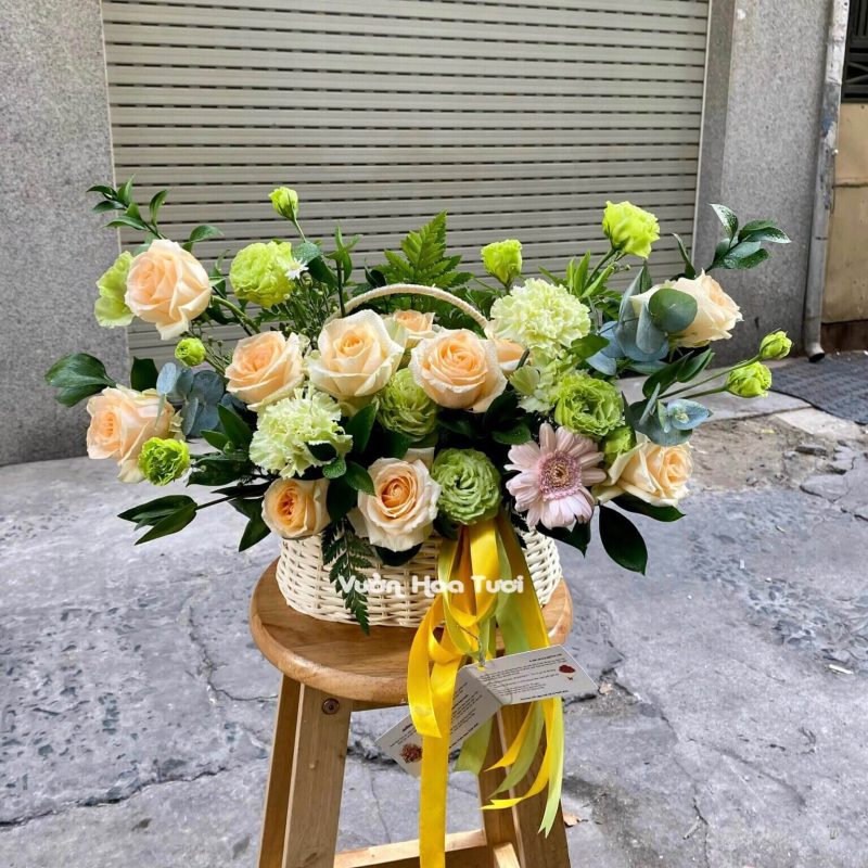 6 giỏ hoa mừng sinh nhật đẹp mà bạn nhất định không được bỏ lỡ Giỏ hoa Hồng Kem Cát Tường Xanh