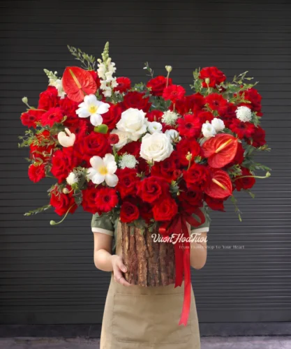 Sắc Đỏ May Mắn Lẵng Hoa Chúc Mừng Vườn Hoa Tươi