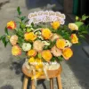 Giỏ hoa hồng vàng phượng hoàng