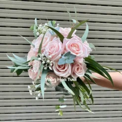 bó hoa cưới hồng kem dâu