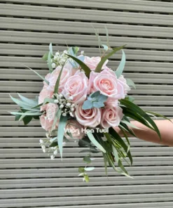 bó hoa cưới hồng kem dâu