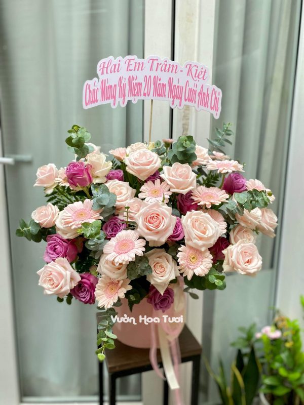 Hộp Hoa Hồng Dâu Kỷ Niệm Cưới