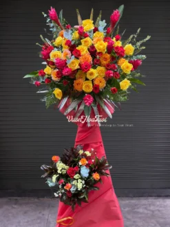 Rực rỡ Kệ hoa khai trương Sắc Màu Thuận Phát từ hồng vàng, hoa hạnh phúc mang tài lộc. Vườn Hoa Tươi giao tận nơi HCM cực chất. Đặt mua ngay!