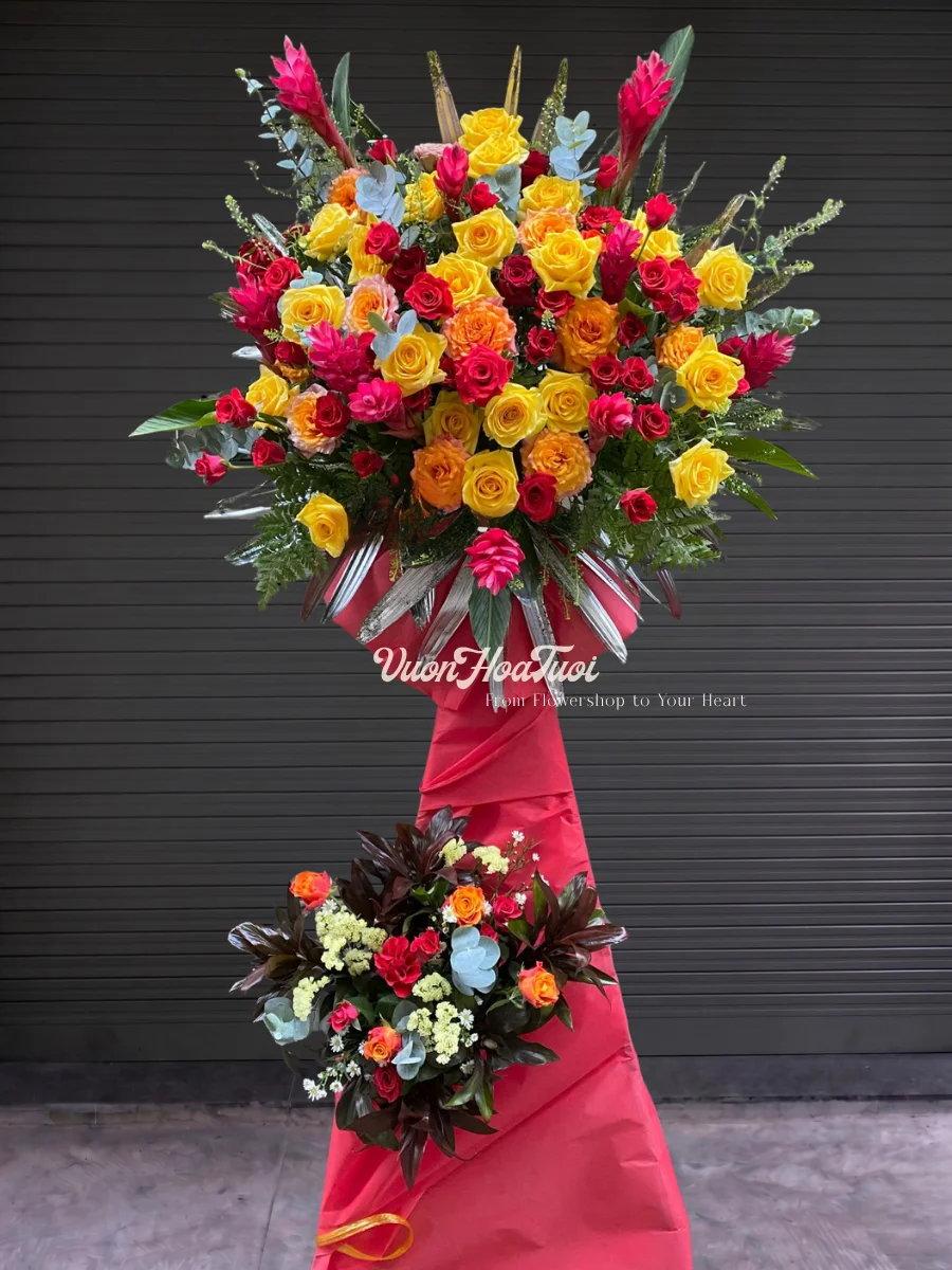 Rực rỡ Kệ hoa khai trương Sắc Màu Thuận Phát từ hồng vàng, hoa hạnh phúc mang tài lộc. Vườn Hoa Tươi giao tận nơi HCM cực chất. Đặt mua ngay!