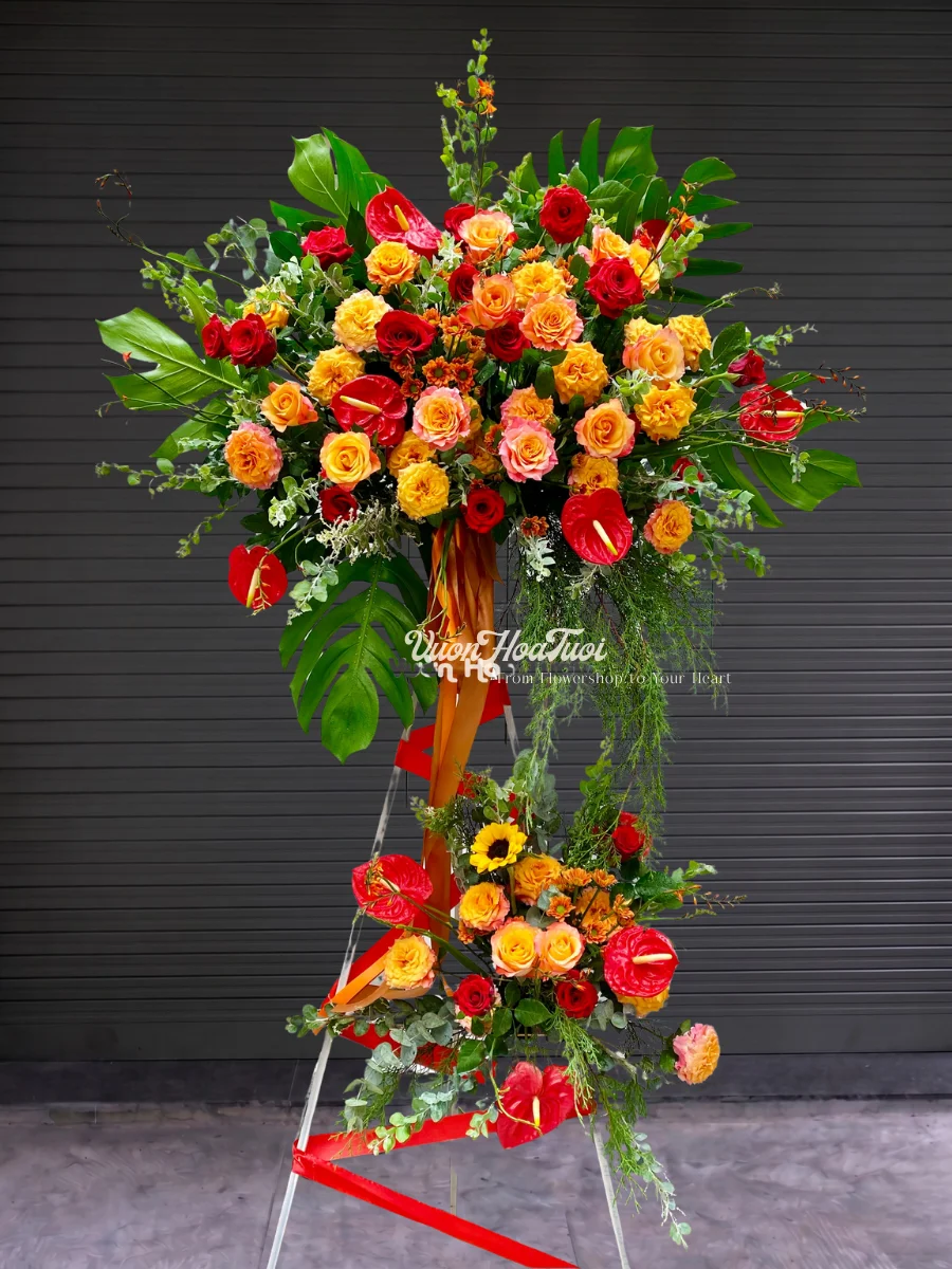 Rực rỡ và đẳng cấp cùng Kệ Hoa Khai Trương Tropical Sang Trọng kết hợp hồng môn đỏ và cam spirit đón tài lộc. Giao nhanh 60p tại TPHCM, đặt ngay hôm nay!