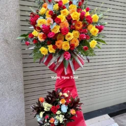 Kệ hoa khai trương sắc màu