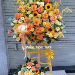 Kệ Hoa Khai Trương Rực Rỡ Ngày Nắng