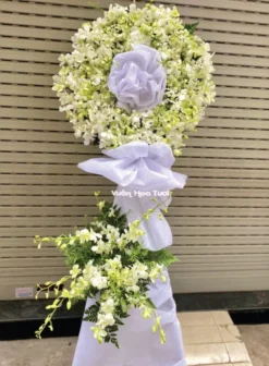 Vòng Hoa Chia Buồn Lan Trắng Tinh Tế