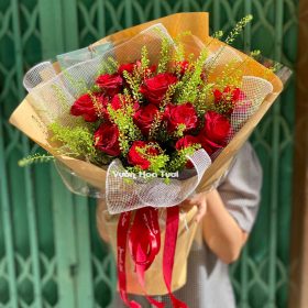 Bó Hoa Hồng Đỏ Phối Cỏ Đồng TIền