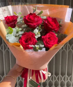 5 bông hồng đỏ làm hoa bó tặng sinh nhật xinh xắn