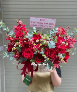 Giỏ Hoa Chúc Mừng Hồng Đỏ May Mắn Phồn Vinh