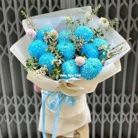 mẫu bó hoa cúc mẫu đơn được làm từ màu xanh biển