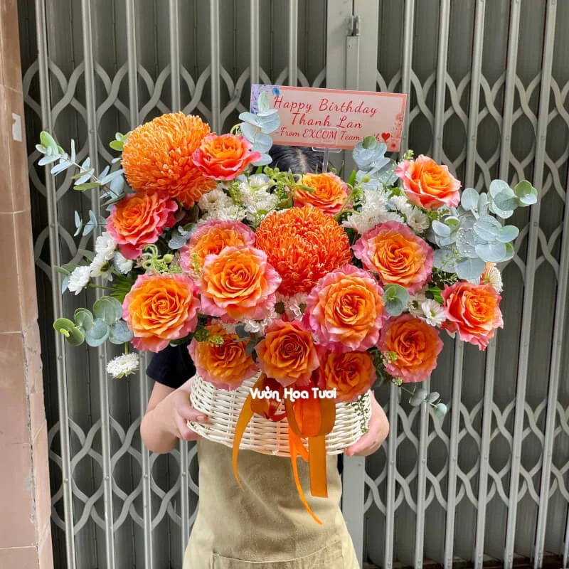 Giỏ Hoa Sinh Nhật Cúc Mẫu Đơn Cam Huyền Bí