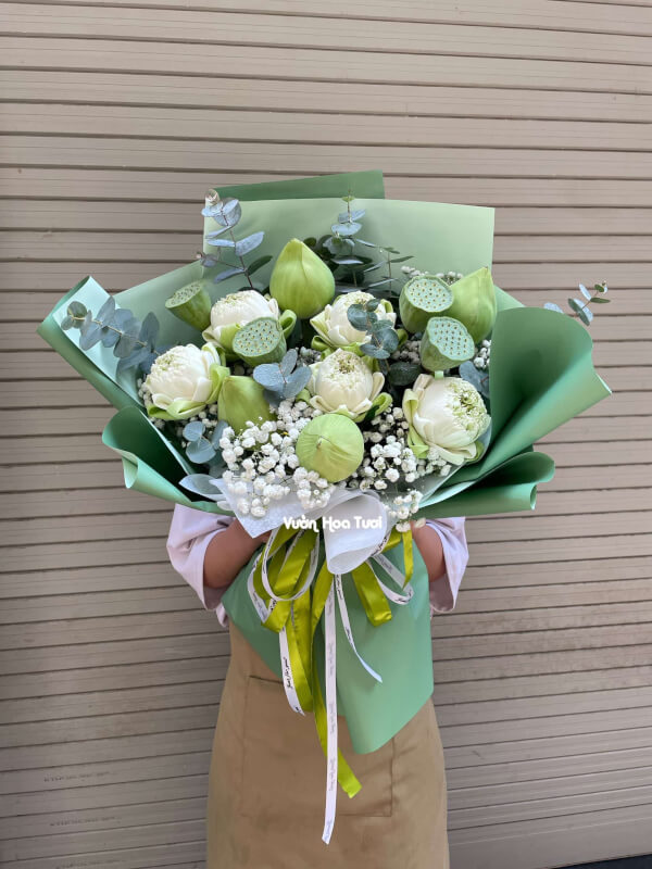 Hoa sen tặng mẹ trong 7 mẫu bó hoa tặng mẹ