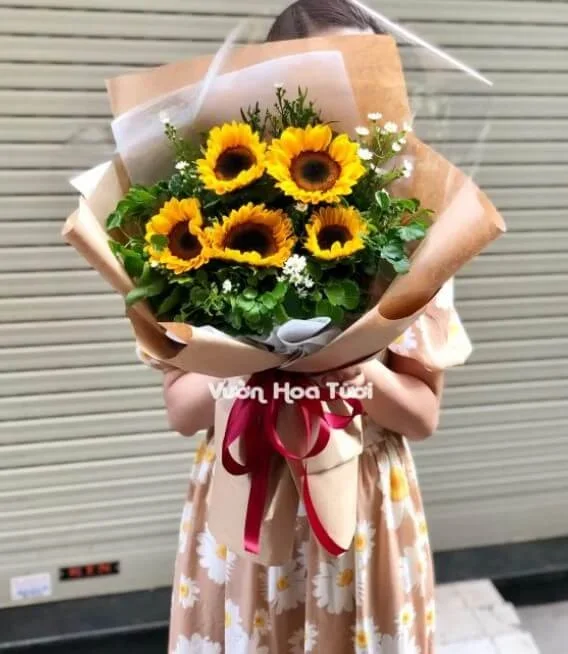 Điểm danh các mẫu bó hoa hướng dương độc đáo tinh tế Screenshot 2023 12 18 113704 webp