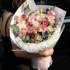 Bó hoa sinh nhật Love Just You tone hồng lãng mạn tại Vườn Hoa Tươi - Quà tặng người yêu ý nghĩa.