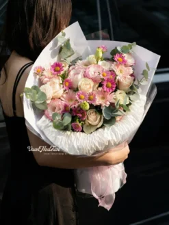 Bó hoa sinh nhật Love Just You tone hồng lãng mạn tại Vườn Hoa Tươi - Quà tặng người yêu ý nghĩa.