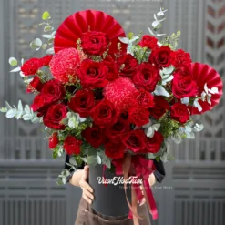 Lẵng Hoa Hồng Đỏ Phối Cúc Mẫu Đơn
