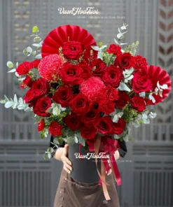 Lẵng Hoa Hồng Đỏ Phối Cúc Mẫu Đơn