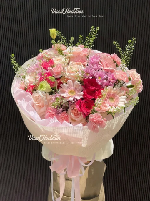 Bó hoa hồng Sweet Muse từ thương hiệu Vườn Hoa Tươi chính là câu trả lời hoàn hảo dành cho bạn.