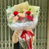 hình ảnh bó hoa hồng đỏ tặng bạn gái vào dịp hẹn hò