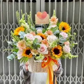 hoa sinh nhật được thiết kế với giỏ hoa đẹp