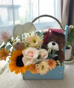 mẫu giỏ hoa hồng tươi kết hợp gấu bông tốt nghiệp