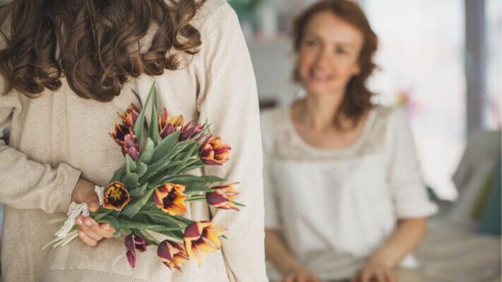 Gợi Ý Sinh Nhật Mẹ Nên Tặng Hoa Gì Làm Mẹ Hạnh Phúc và Vui sinh nhat tang me hoa gi 12