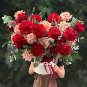 Lẵng Hoa Tươi Shimmer Red